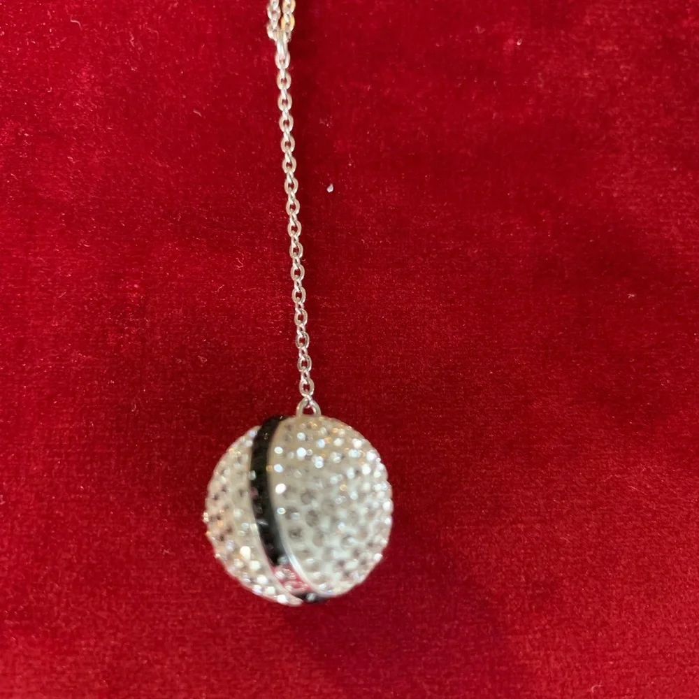 Swarovski necklace and earrings. - Picture 5 of 9